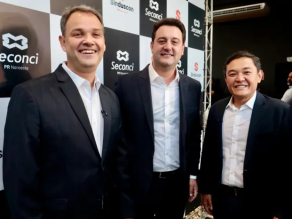 Governador apresenta avan&ccedil;os da constru&ccedil;&atilde;o civil na posse do Sinduscon-PR Noroeste, Im&oacute;veis Una&iacute;