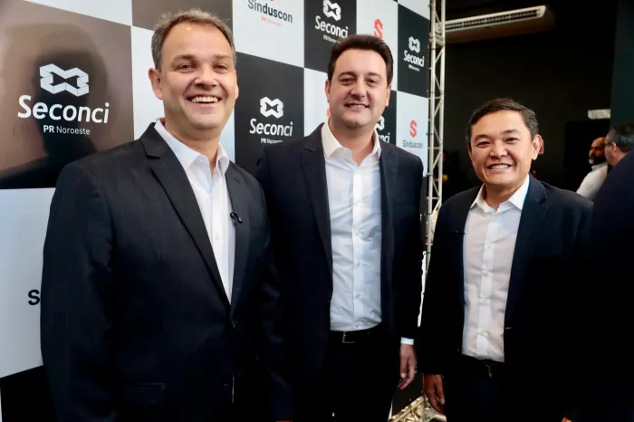 Governador apresenta avan&ccedil;os da constru&ccedil;&atilde;o civil na posse do Sinduscon-PR Noroeste, Im&oacute;veis Una&iacute;