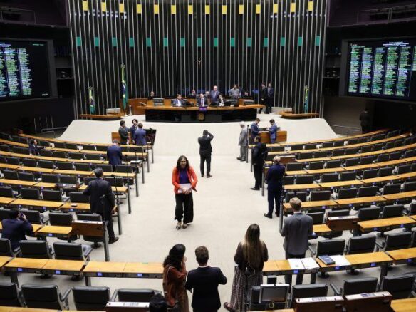 Pacote do agro: C&acirc;mara aprova urg&ecirc;ncia para projetos de interesse do setor | R&aacute;dio Itatiaia, Im&oacute;veis Una&iacute;