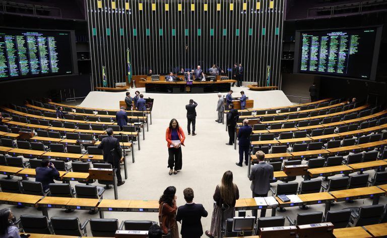 Pacote do agro: C&acirc;mara aprova urg&ecirc;ncia para projetos de interesse do setor | R&aacute;dio Itatiaia, Im&oacute;veis Una&iacute;
